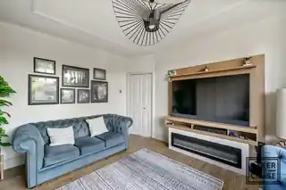 86 Myddelton Avenue, photo 3