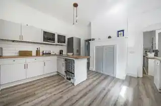 87 Egmont Road, photo 3