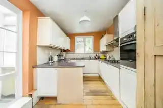 87 Sussex Way, photo 3