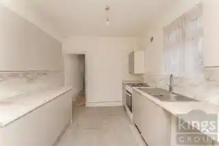 87 Winchester Road, photo 3