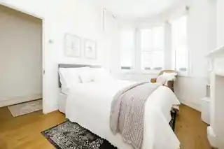 873 Romford Road, photo 3