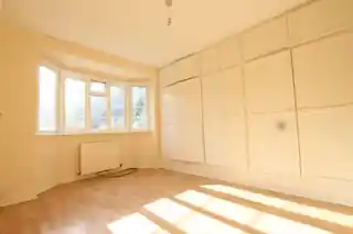 88 Amblecote Road, photo 3