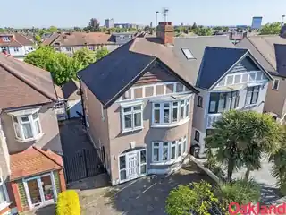 88 Highwood Gardens, photo 2