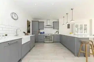 88 Stanley Gardens Road, photo 4