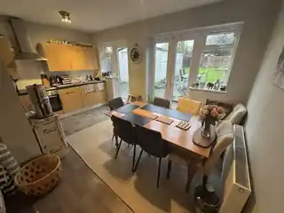 884 Greenford Road, photo 3