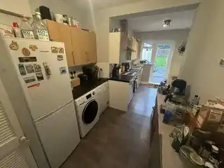 884 Greenford Road, photo 2