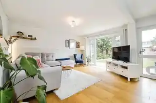 89 Adelphi Crescent, photo 2