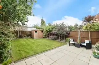 89 Adelphi Crescent, photo 3