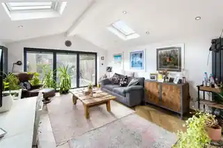 89 Chobham Road, photo 3