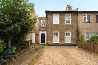 89 Chobham Road, photo 2