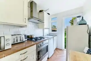89 Shaftesbury Avenue, photo 4