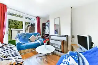 89 Shaftesbury Avenue, photo 2