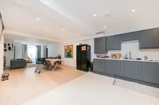 8A Manchester Road, photo 2