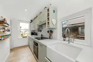 8A Trewsbury Road, photo 3