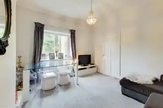 8B Eversley Park Road, photo 2