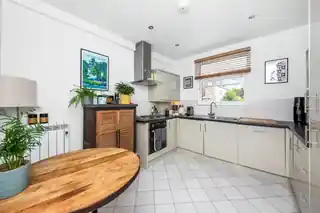 8B Melvin Road, photo 3