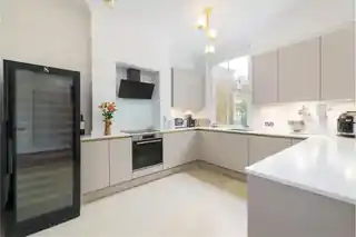 8B Sangora Road, photo 4
