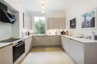 8B Sangora Road, photo 3