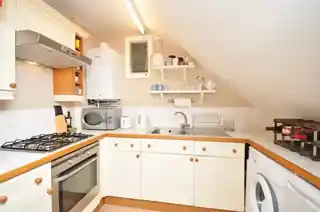 8C Silver Crescent, photo 3