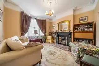 9 Airedale Road, photo 2