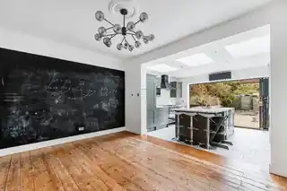 9 Altenburg Avenue, photo 3