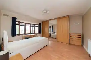 9 Bittacy Rise, photo 4