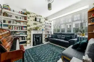 9 Brockley Gardens, photo 2