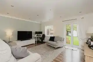 9 Cardinal Close, photo 2