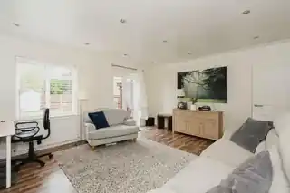 9 Cardinal Close, photo 4
