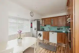9 Cardinal Close, photo 3