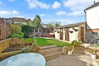 9 Chipstead Road, photo 2