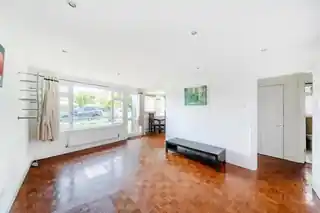 9 Claire Gardens, photo 3