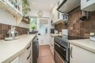9 Conifers Close, photo 2