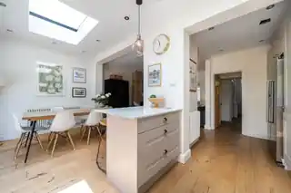 9 Dawlish Avenue, photo 2