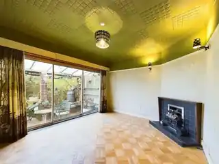 9 Denbigh Close, photo 2