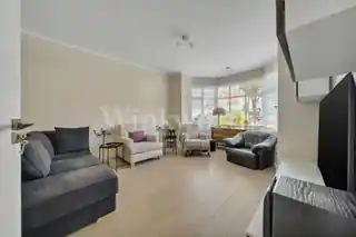 9 Dersingham Road, photo 4