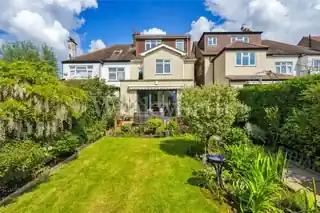 9 Dersingham Road, photo 3