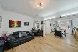 9 Edgwarebury Gardens, photo 3