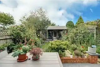 9 Firs Park Avenue, photo 4