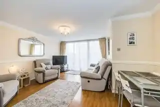 9 Foremark Close, photo 2