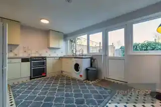9 Fyfield Road, photo 2