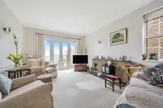 9 Greenacre Close, photo 2