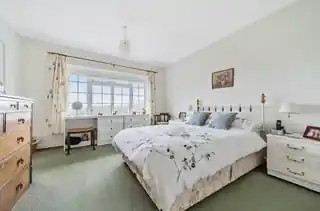 9 Greenacre Close, photo 4