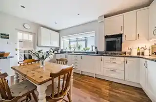 9 Greenacre Close, photo 3