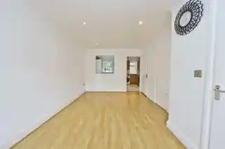 9 Hinton Road, photo 3