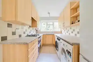 9, Hollingsworth Court, Lovelace Gardens, photo 3