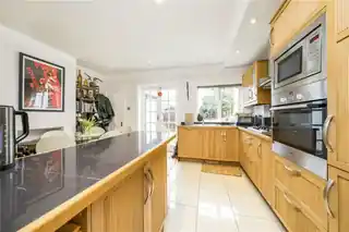 9 Kingscote Road, photo 3