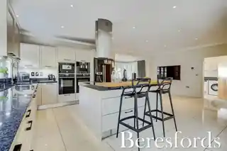 9 Latham Place, photo 2