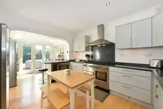 9 Lingwood Gardens, photo 4