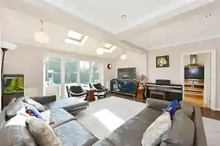 9 Lingwood Gardens, photo 3
